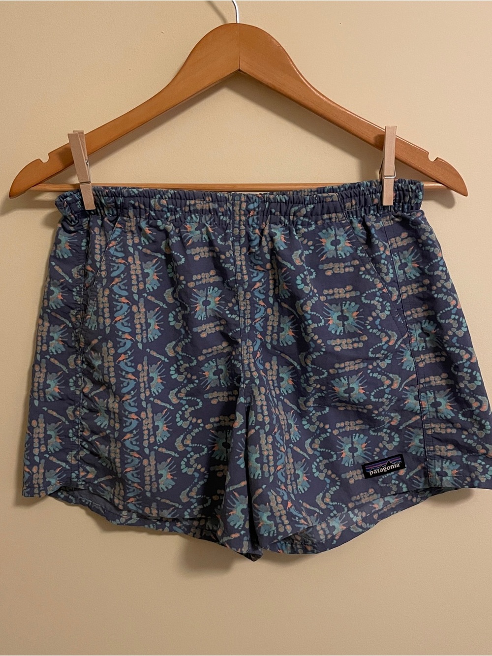 Patagonia Women's Navy Blue Patterned Elastic-Waist Shorts